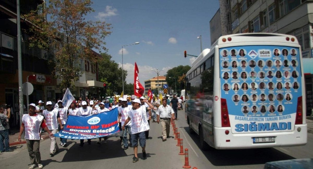 Afyonkarahisar\'da Toplu Sözleşme Protestosu