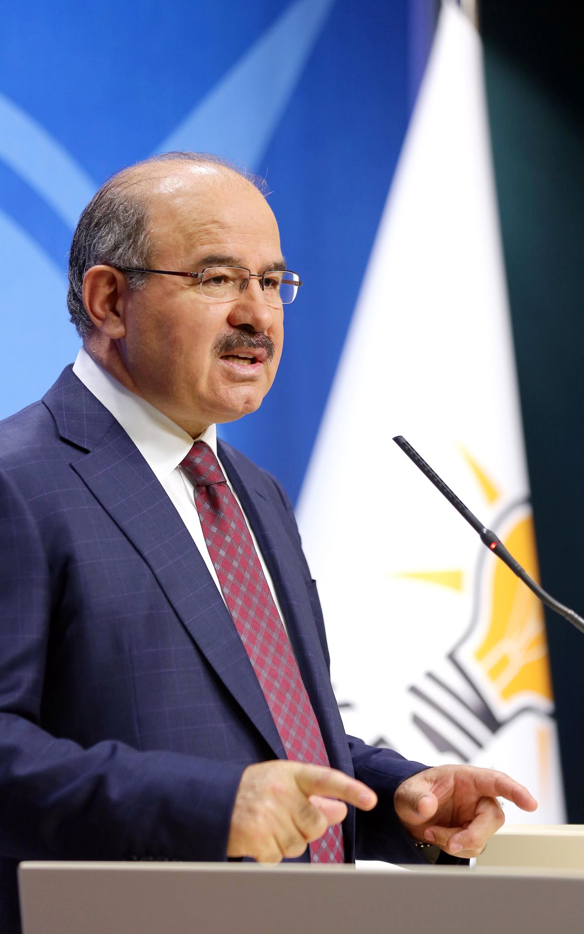 AKPli Çelik: Ya Kılıçdaroğlu\'na Yumruklu Düzenlenseydi?