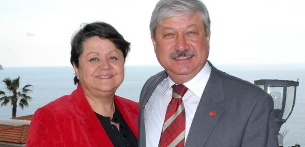 Akaydın\'ın Eşine Kolon ve Meme Kanseri Teşhisi Konulması