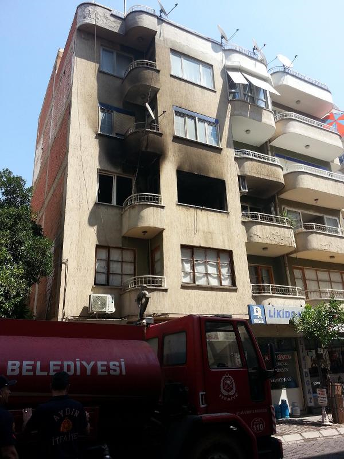 Apartmandaki Yangın Korkuttu