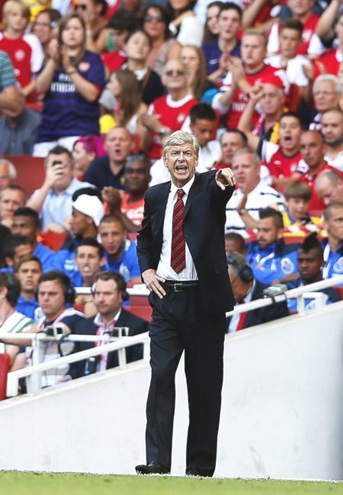 Arsenal Taraftarı Wenger\'in Sözleşmesinin Uzatılmasını İstemiyor