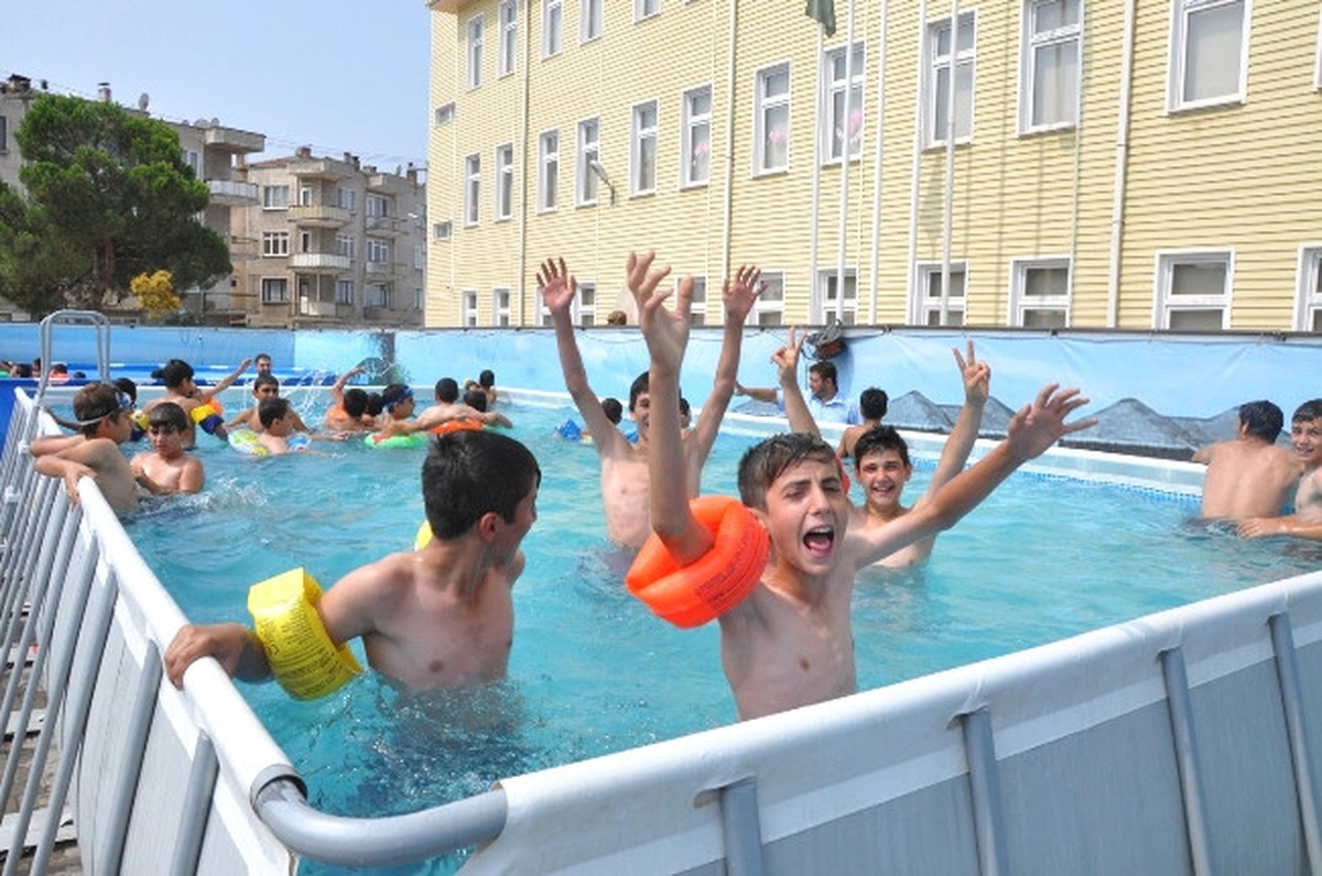 Bizim Mahallenin Havuz Keyfi Başladı