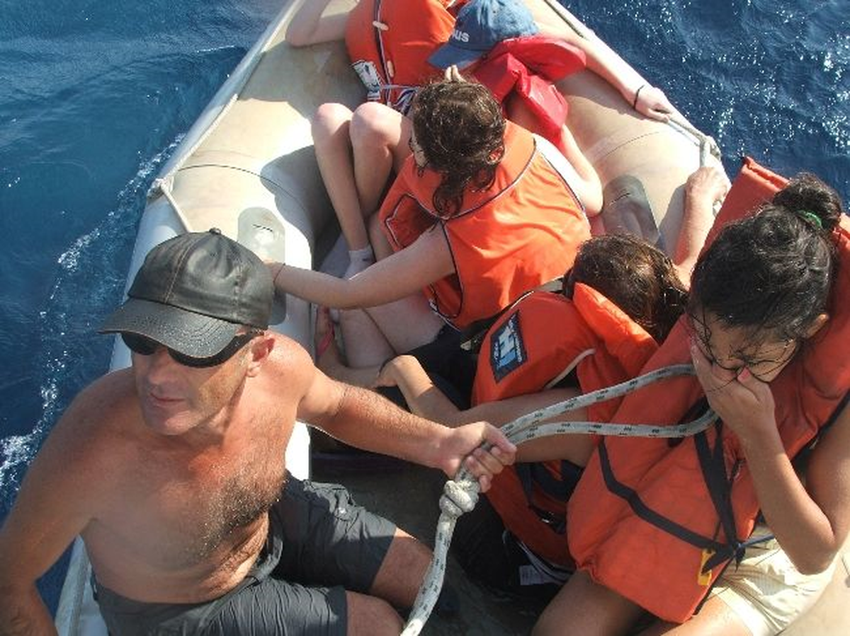 Bodrum\'da Batan Teknedeki 3 Kişi Kurtarıldı