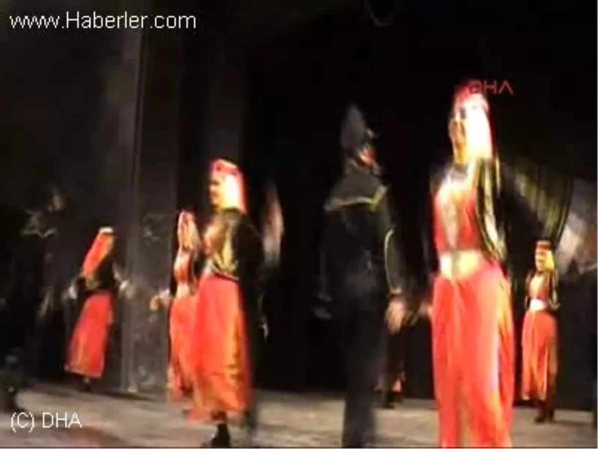 Bursa Büyükşehir Belediyesi Halk Oyunları Topluluğu\'nun Konseri Kosovalıları Büyüledi