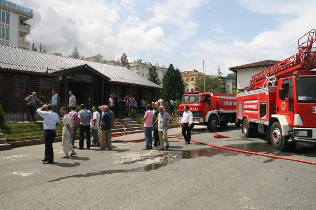 Çayeli\'nde Müze Ziyarete Açılmadan Yandı