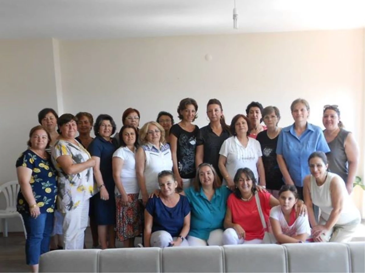 CHP\'li Kadınlar İşçi Partisi\'ne Ziyaret