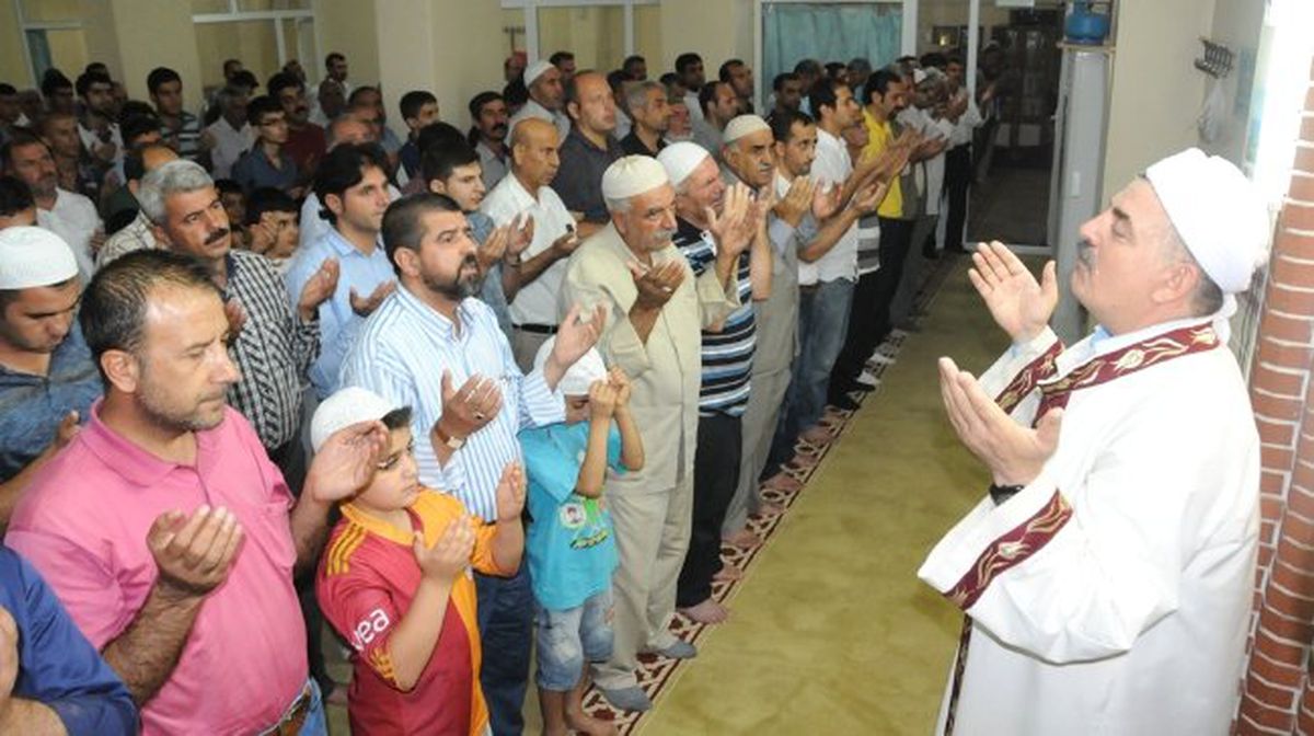 Diyarbakır\'da Mısır İçin 3 Dilde Dua Edildi