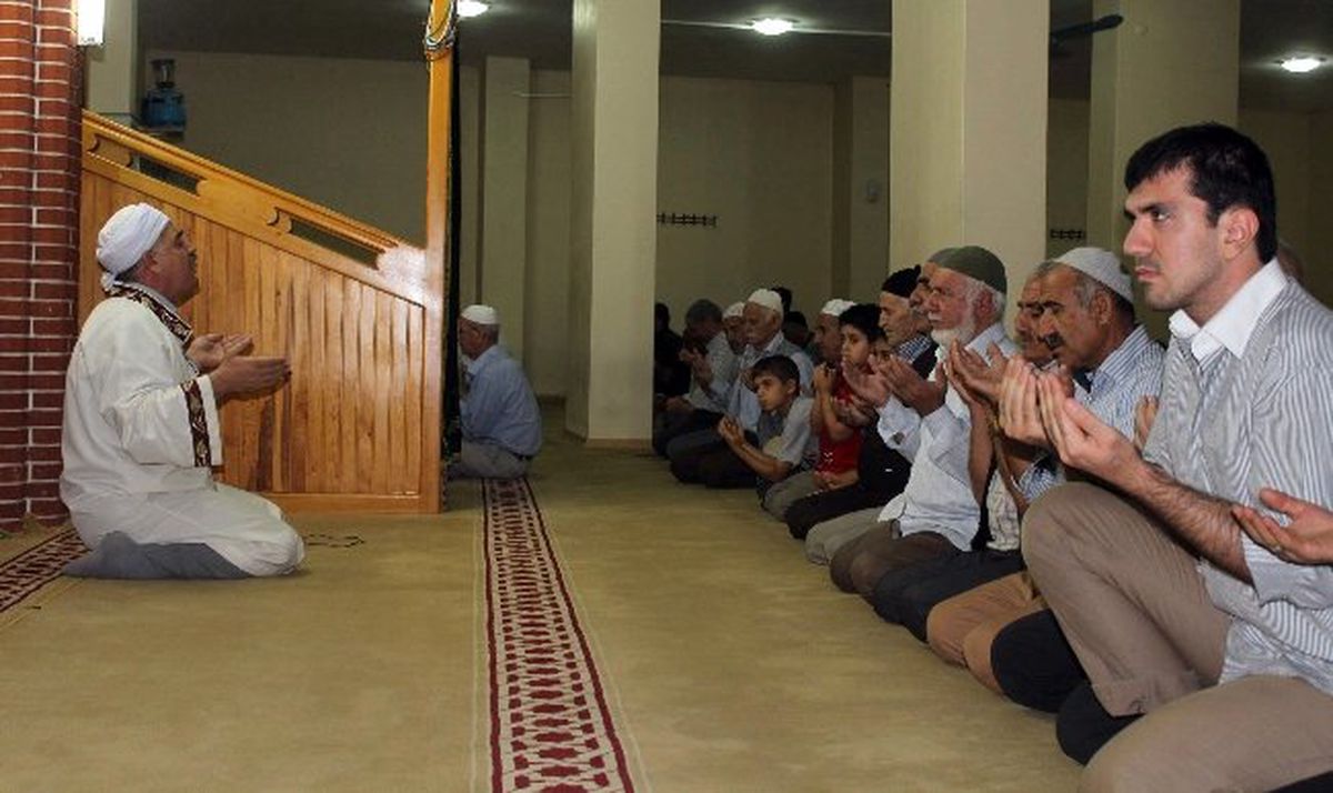 Diyarbakır\'da Suriye ve Mısır İçin 3 Dilde Dualar Okundu