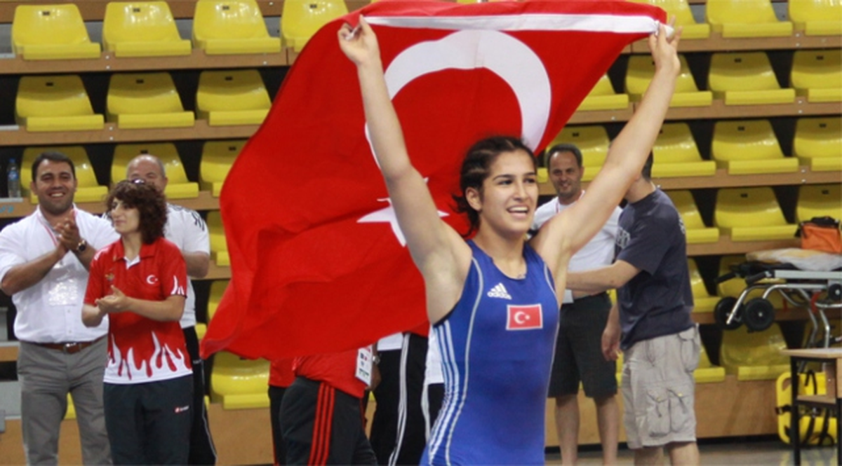 Buse Tosun Güreşteki Başarılarına Devam Edecek