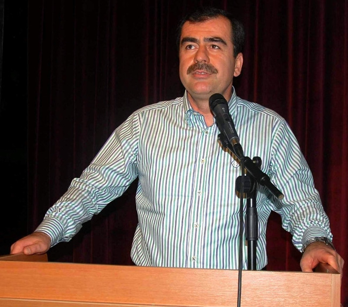 Erdem, "Büyükşehir Yasasına İtiraz Edenler Şimdi Adaylık ve Hizmet İçin Yarışa Giriyor"