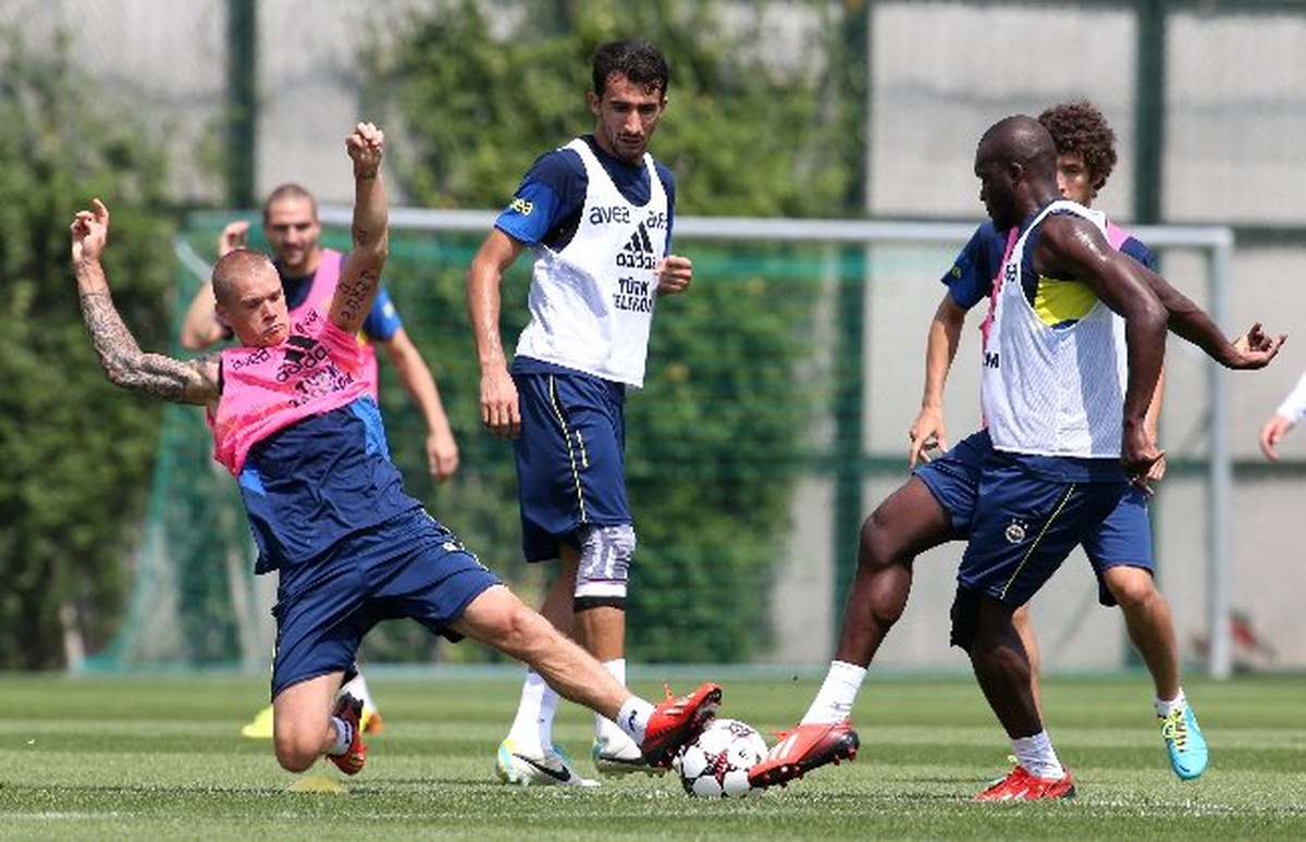 Fenerbahçe\'de Arsenal Maçı Hazırlıkları Devam Ediyor