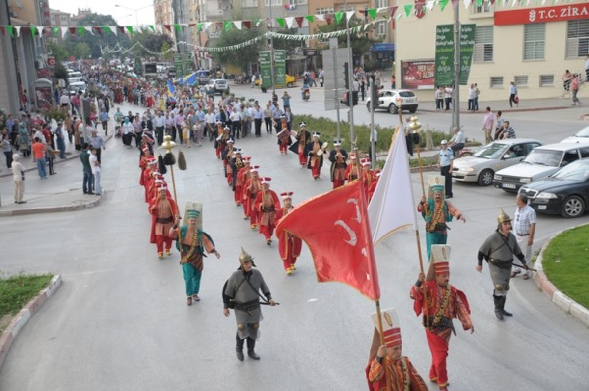 Festival Coşkusu Kortej Yürüyüşü ile Başladı