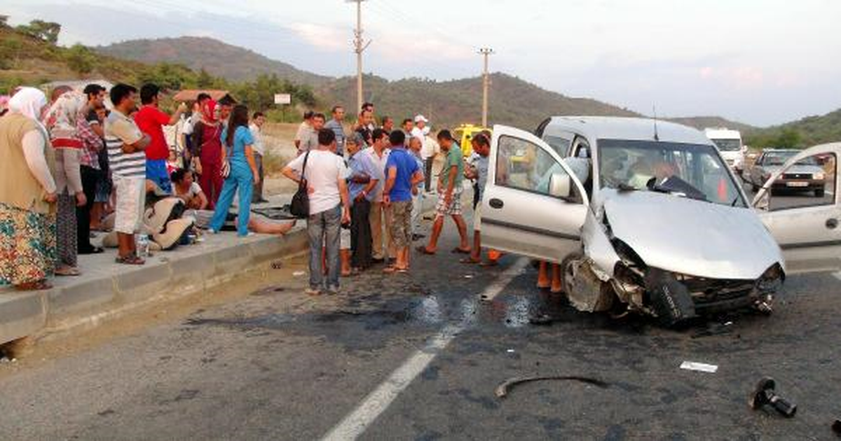 Fethiye\'de Otomobil Takla Attı: 4 Yaralı