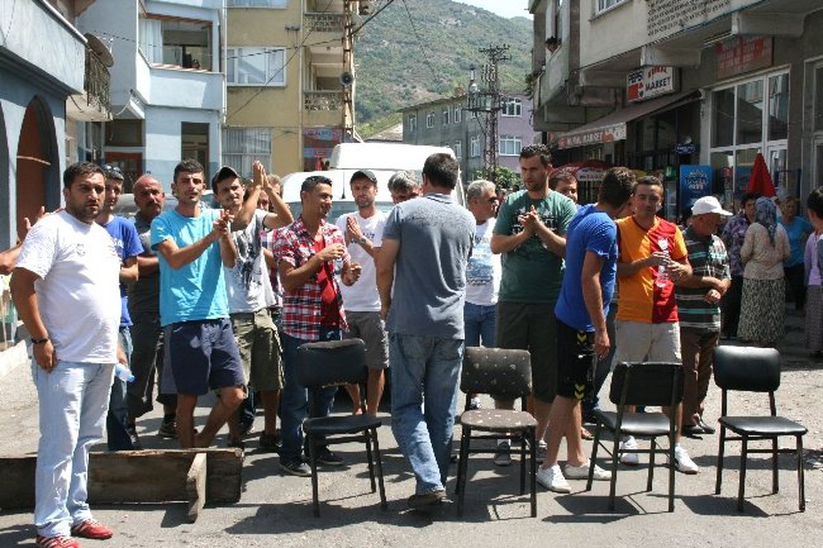 Zonguldak\'ta Yaşanan Kazalar Protesto Edenler Yolu Kapattı