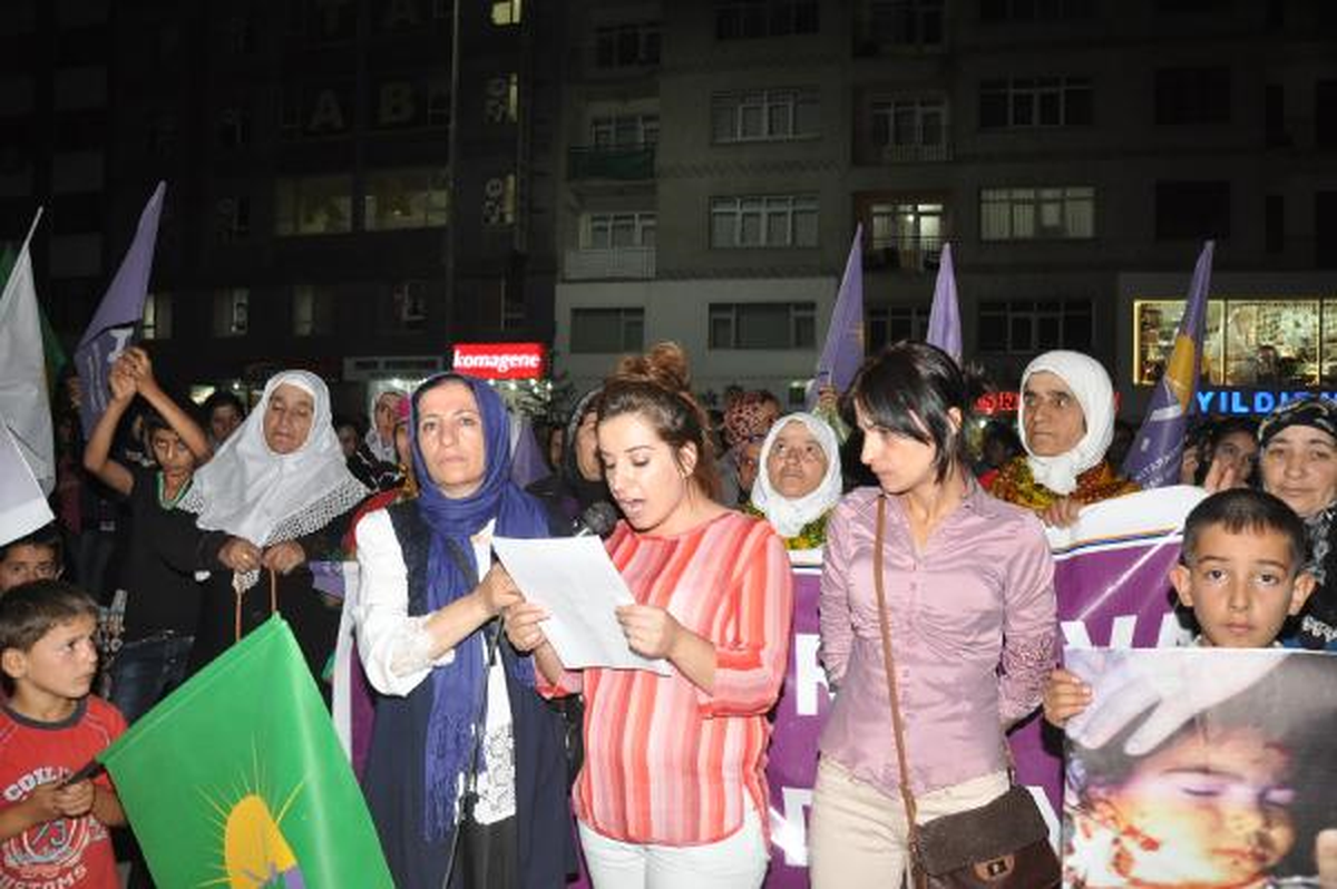 Hakkarili Kadınlardan Suriye\'ye Destek Yürüyüşü