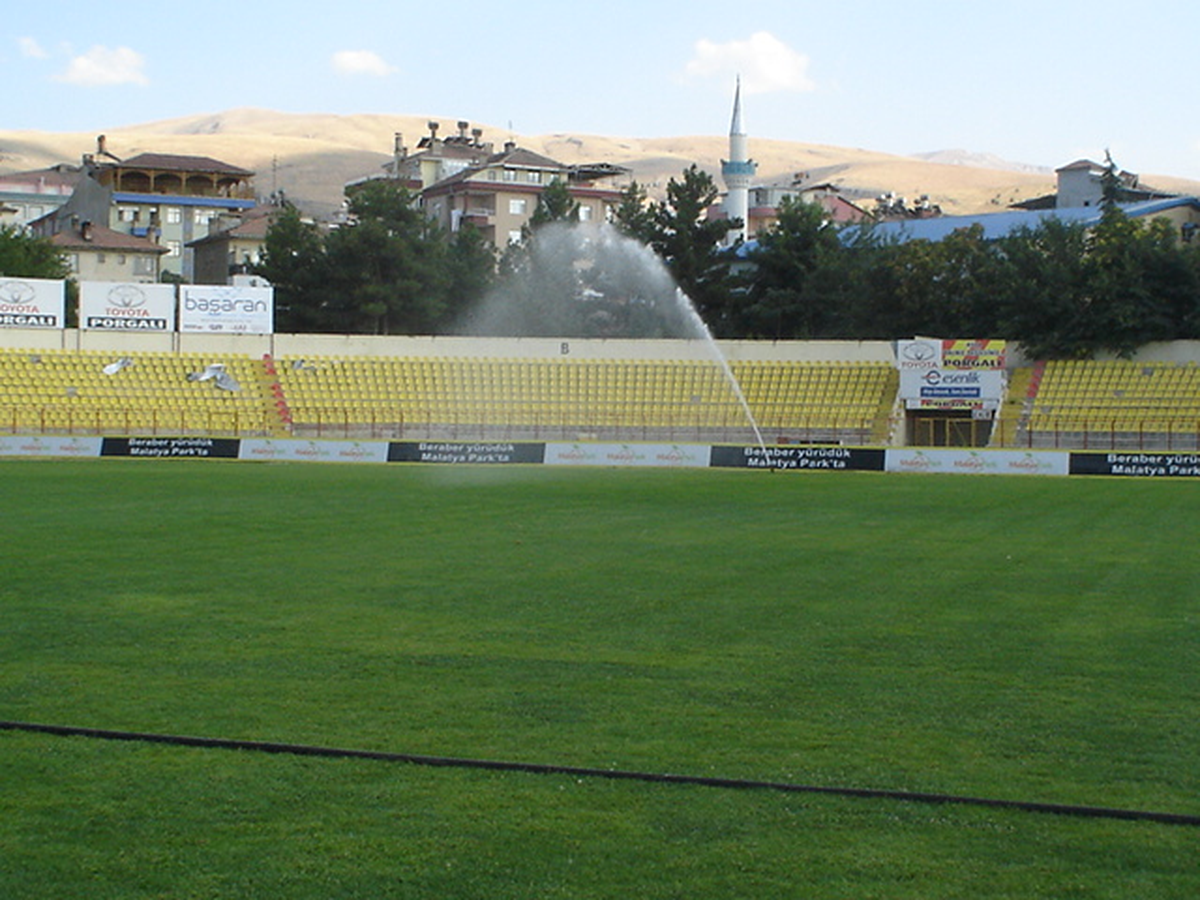 İnönü Stadı Yeni Sezona Hazırlanıyor