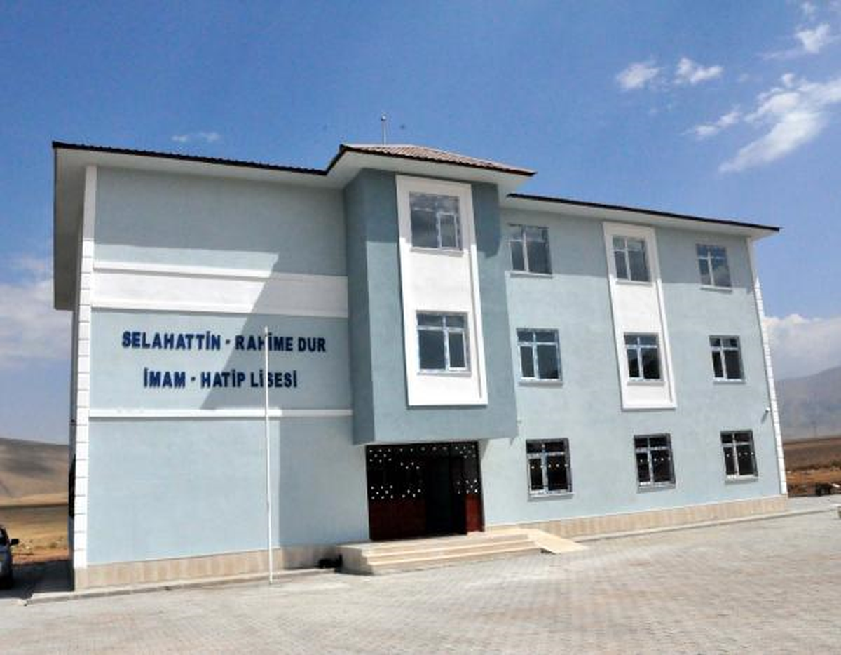 İşadamı Kardeşlerden Güroymak\'a İmam Hatip Lisesi