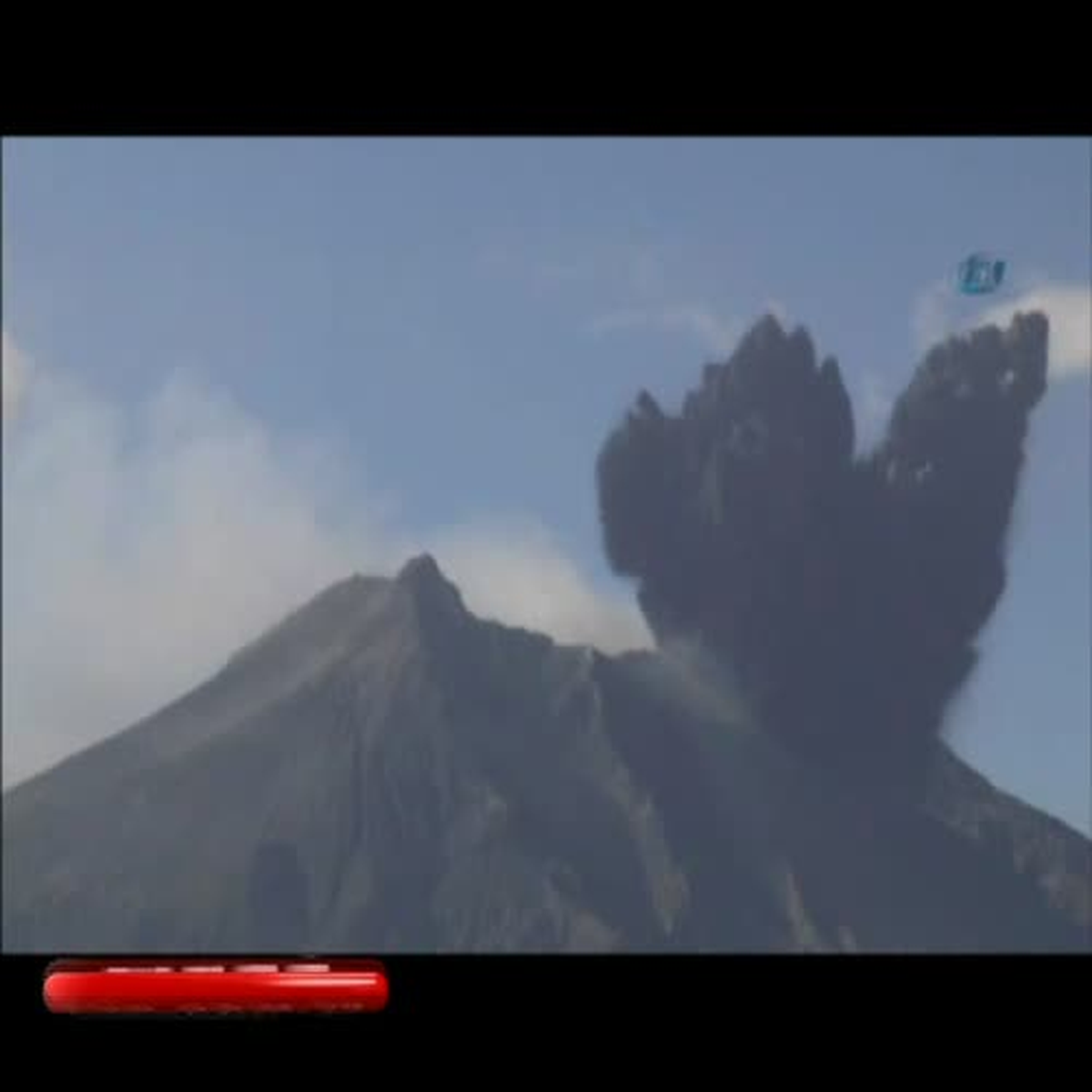 Japonya\'da Sakurajima Yanardağı Faaliyete Geçti