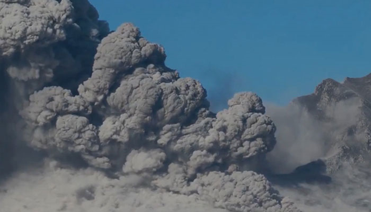 Japonya\'da Sakurajima Yanardağı Faaliyete Geçti