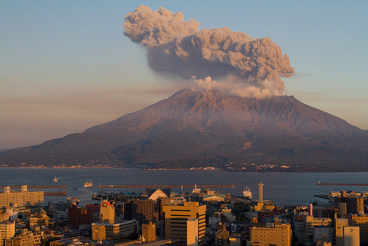 Japonya\'daki Sakurajima Yanardağı Faaliyete Geçti