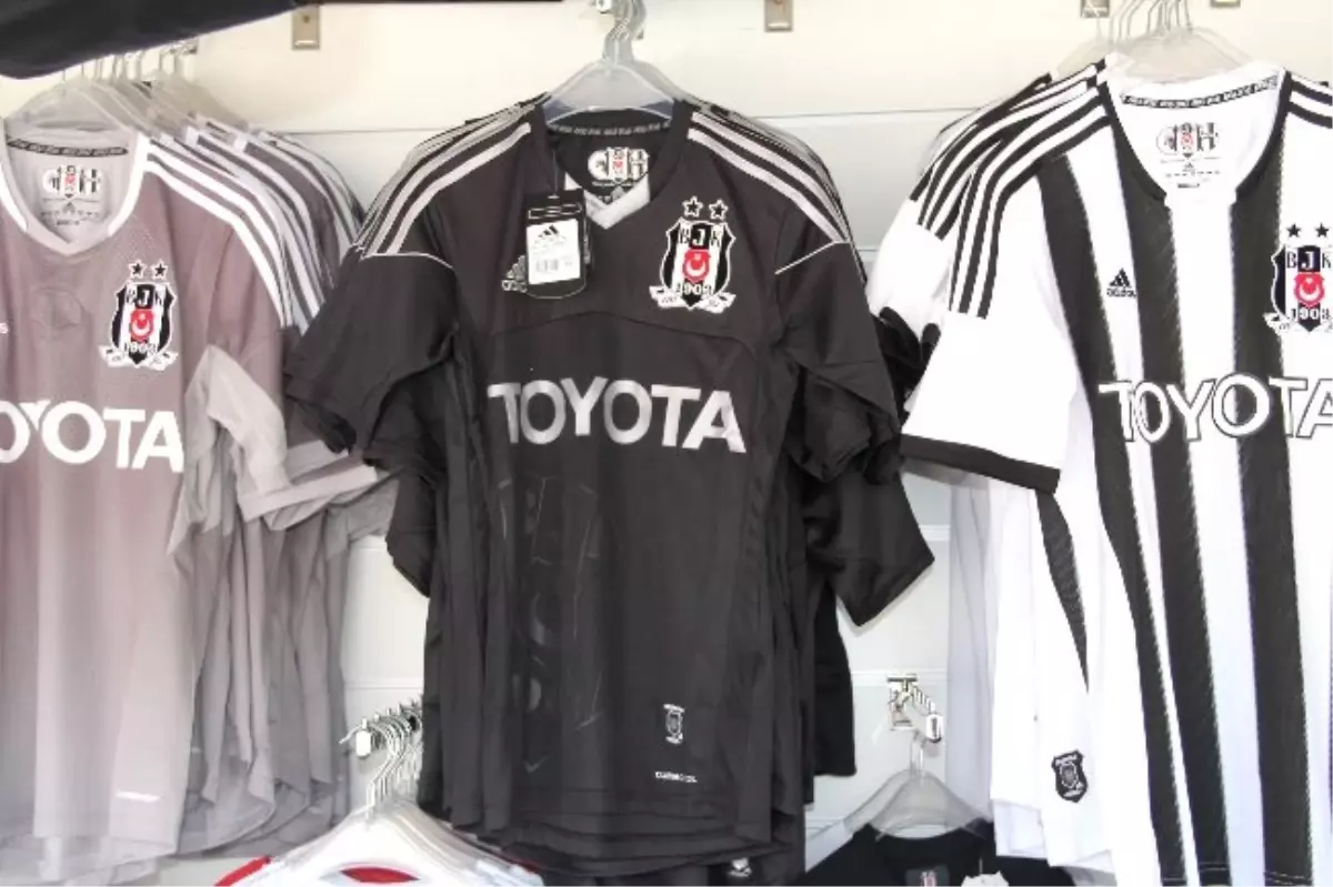 Kartal Yuvası Tırı Kent Meydanı\'nda