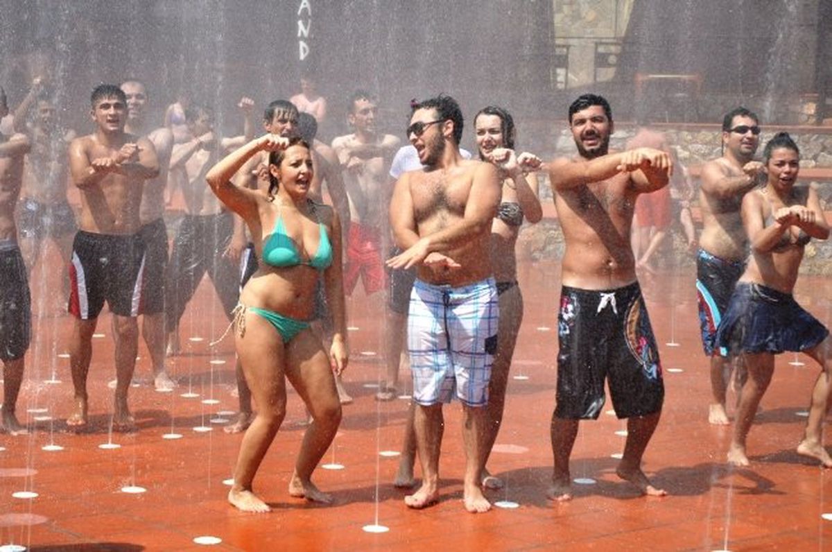 Kuşadası ve Didim\'de Tatil Yoğunluğu Devam Ediyor