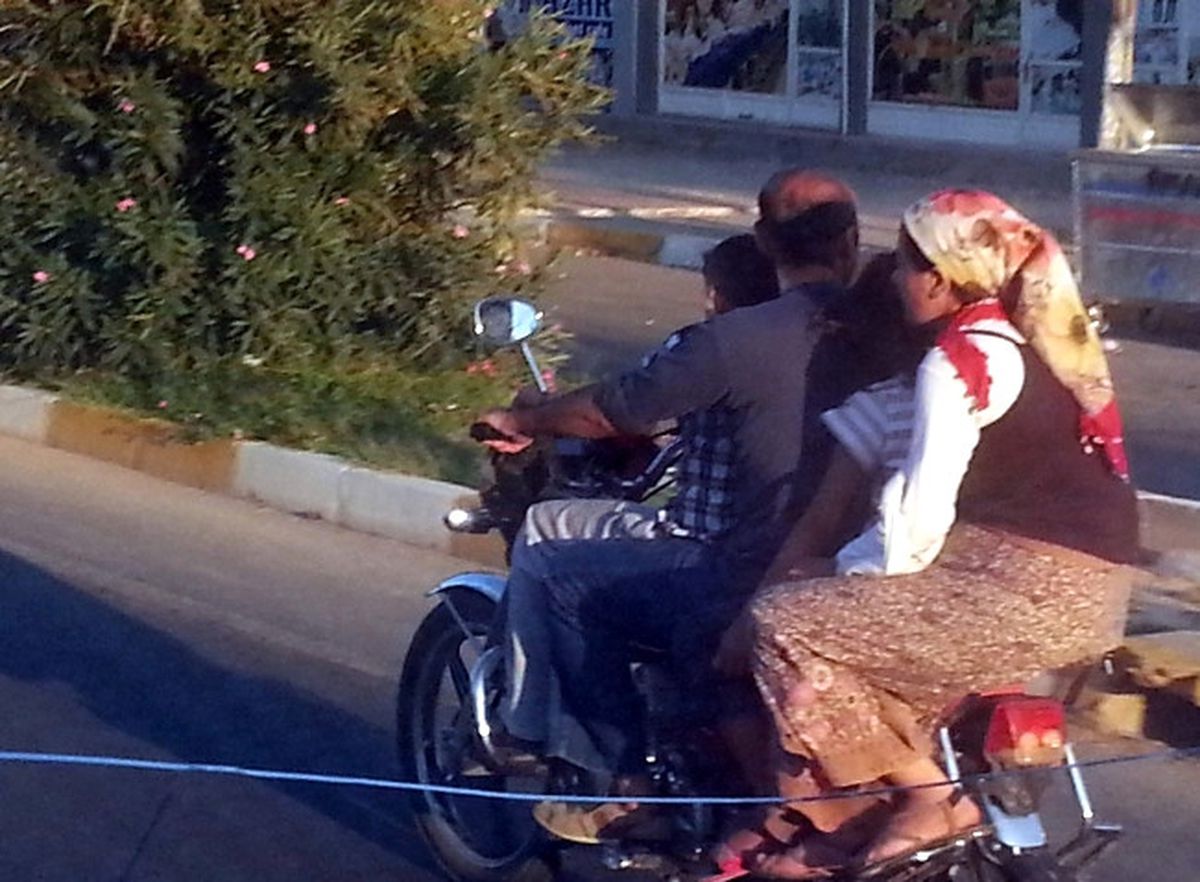 Adıyaman\'da Bir Motosiklette Dört Kişi Yolculuk Yaptı