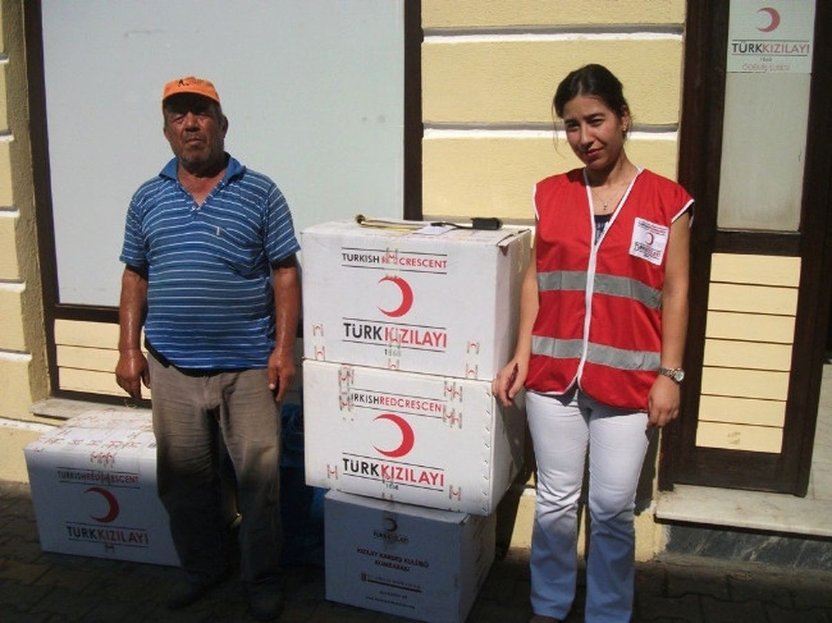 Ödemiş Kızılay, Evi Yanan Aileye Yardım Elini Uzattı