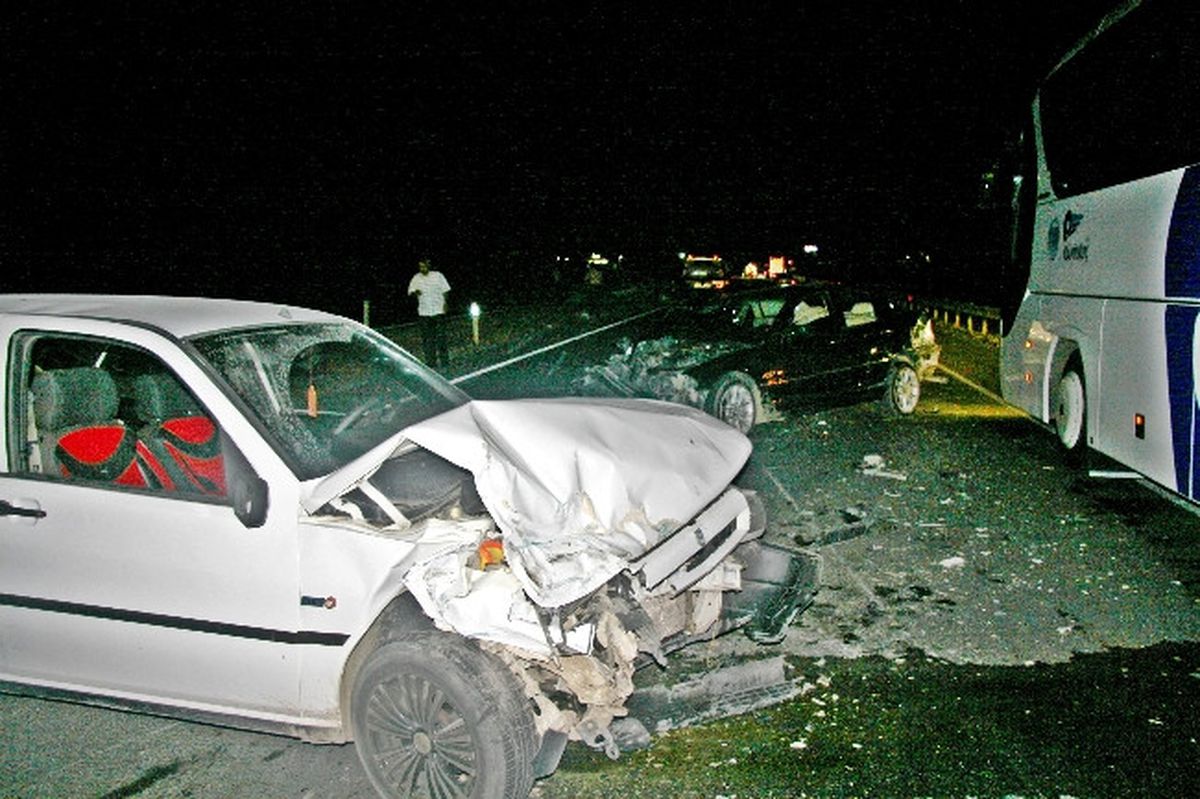 Otomobil Devriye Gezen Jandarma Aracına Çarptı : 2\'si Asker 6 Yaralı