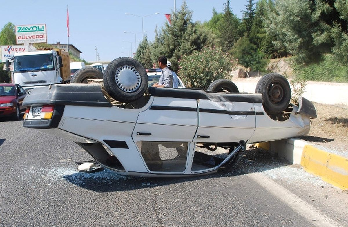 Adıyaman\'da Otomobil Takla Attı