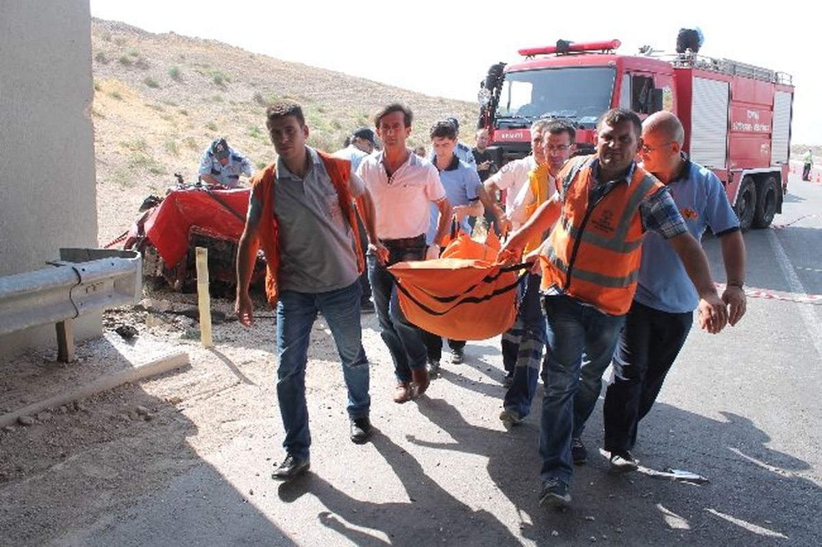 Otomobilde Sıkışan Sürücü Hayatını Kaybetti