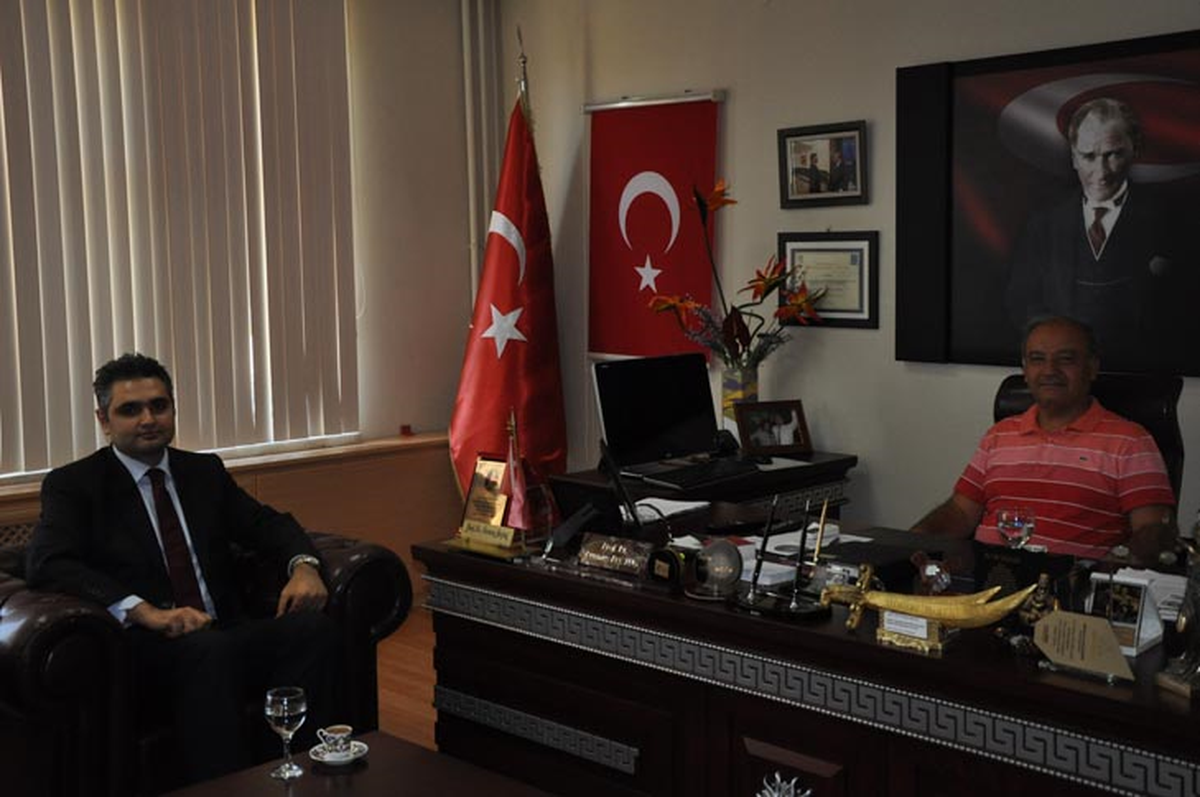 Pertek Kaymakamı Kürşat Güleryüz\'den Rektöre Ziyaret