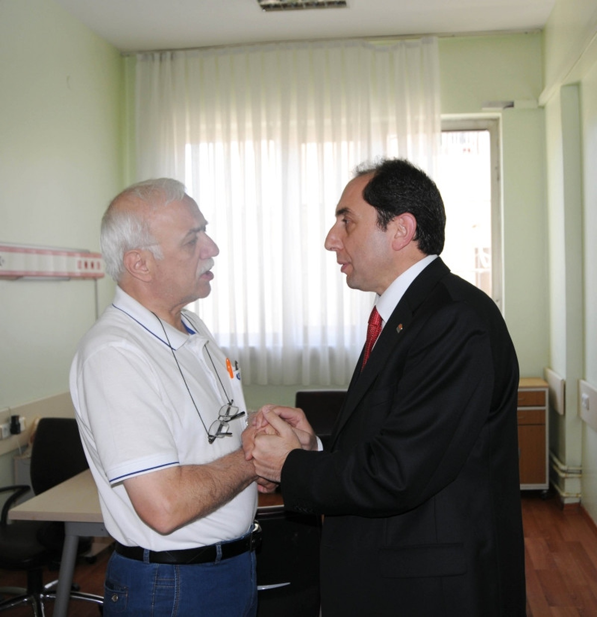 Rektör Alkan Dr. Ömer Sobacı\'ya Geçmiş Olsun Ziyaretinde Bulundu