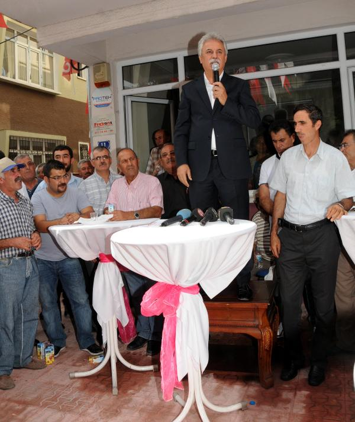 Sehpa Üzerinde Adaylık Açıklaması