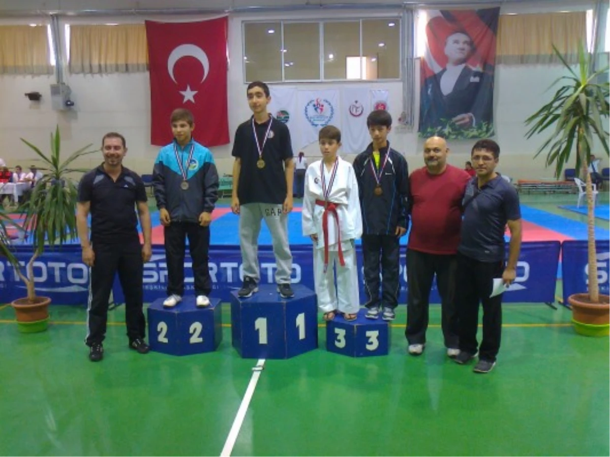 Seydişehir Belediyesi Karete Takımı Madalyalarla Döndü
