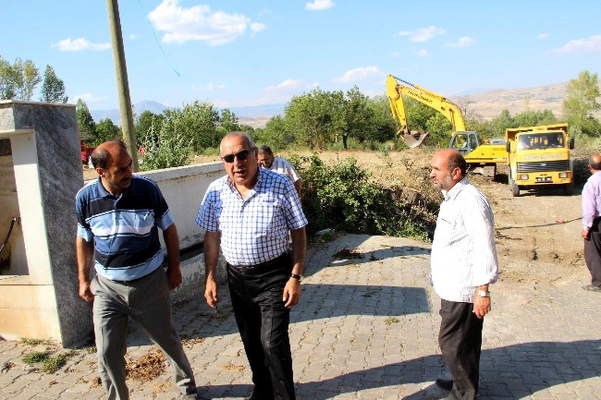 Suşehri\'nde Mezarlıklarda Çevre Düzenleme Çalışmaları