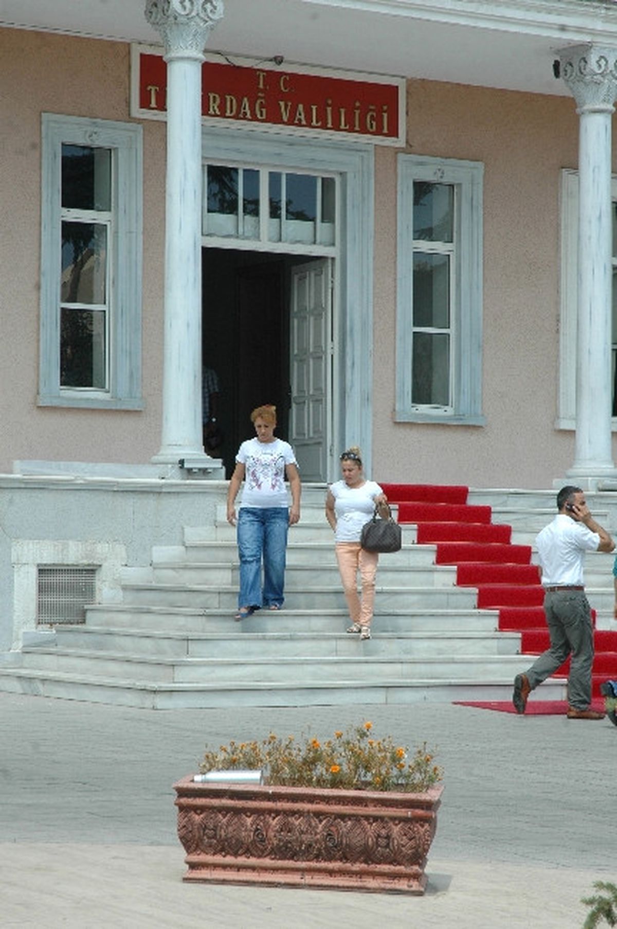 Tekirdağ Valiliği Önünde Şüpheli Paket