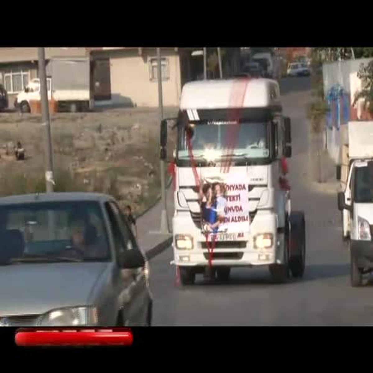 Tır\'dan Gelin Arabası Yaptı, İstanbullular Şaşkına Döndü