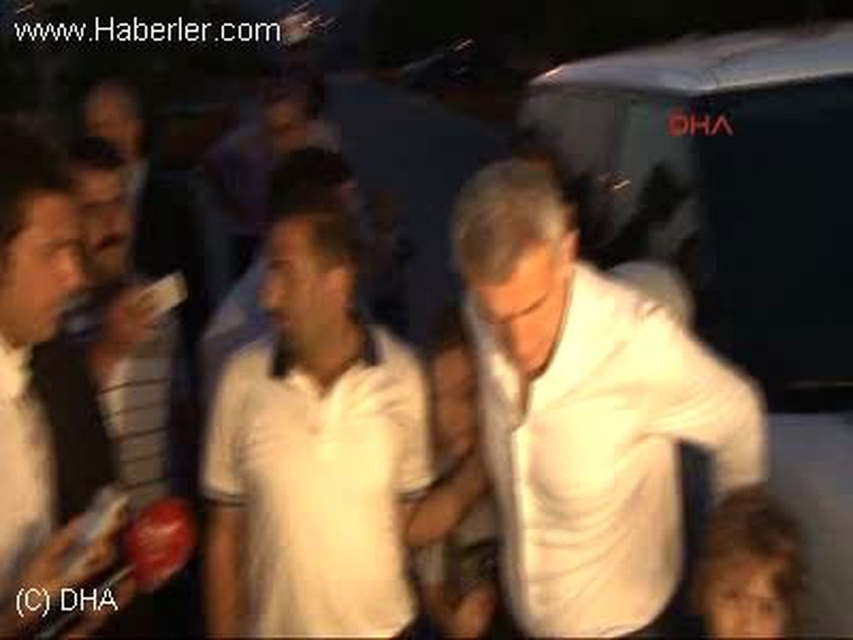 Trabzonspor Kulübü Başkanı Hacıosmanoğlu, Karşılaşmayı Beşiktaşlı Taraftarların Arasında İzliyor