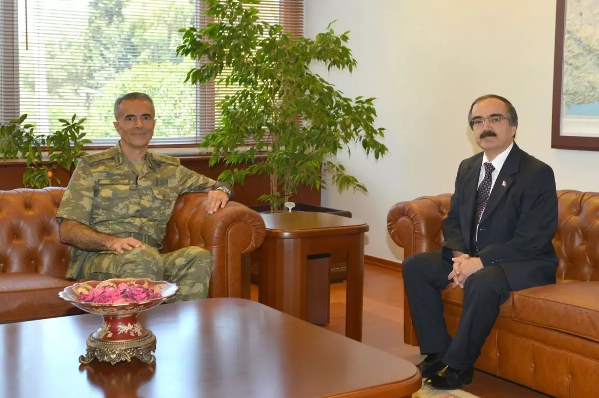 Vali Coş'tan Tümgeneral Köse'ye Ziyaret