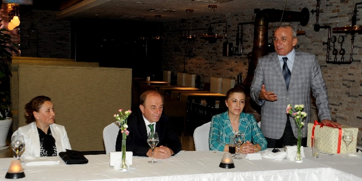 Vali Öztürk\'ten Garnizon Komutanı Tuğgeneral Korkmaz\'a Veda Yemeği