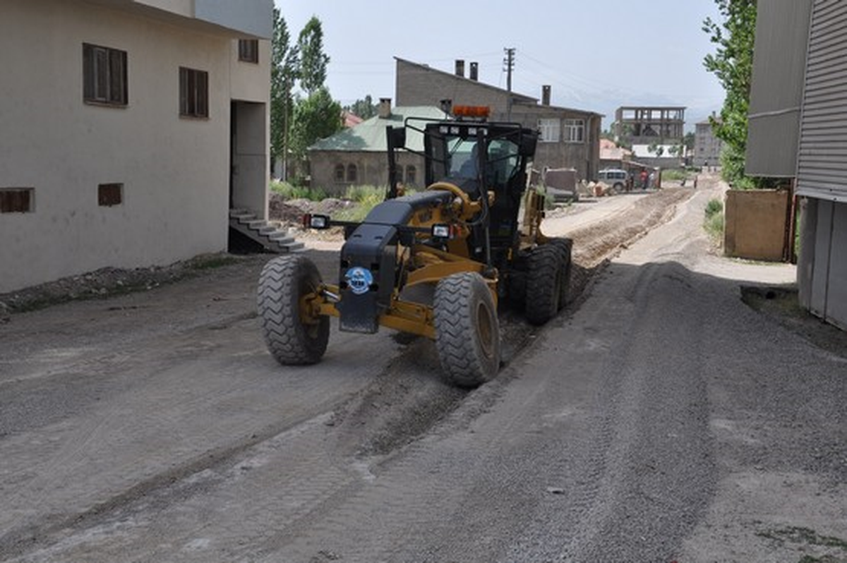 Yüksekova\'da Yol Yapım Çalışmaları