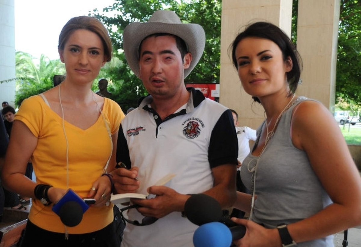 Yüz Nakli Yapılan Turan Çolak\'a Romen Gazetecilerin İlgisi