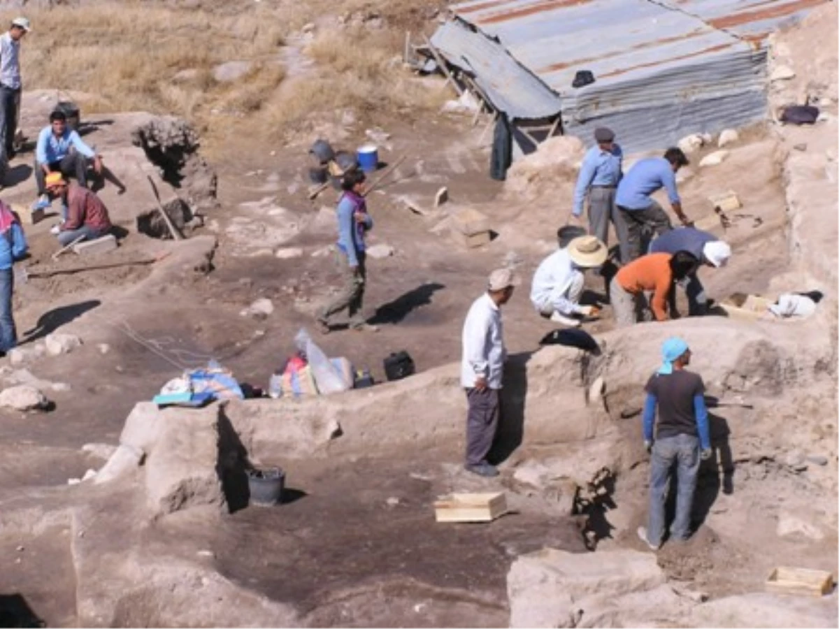 Aslantepe Höyüğü Gün Yüzüne Çıkarılıyor