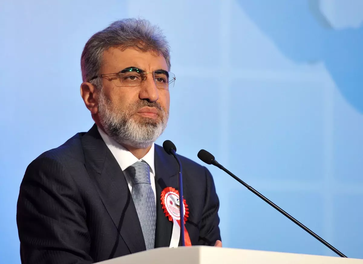 Bakan Yıldız güneş enerjili araba kullandı