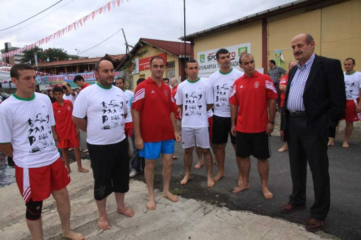 Denizde Halat Çekme Yarışması Yapıldı