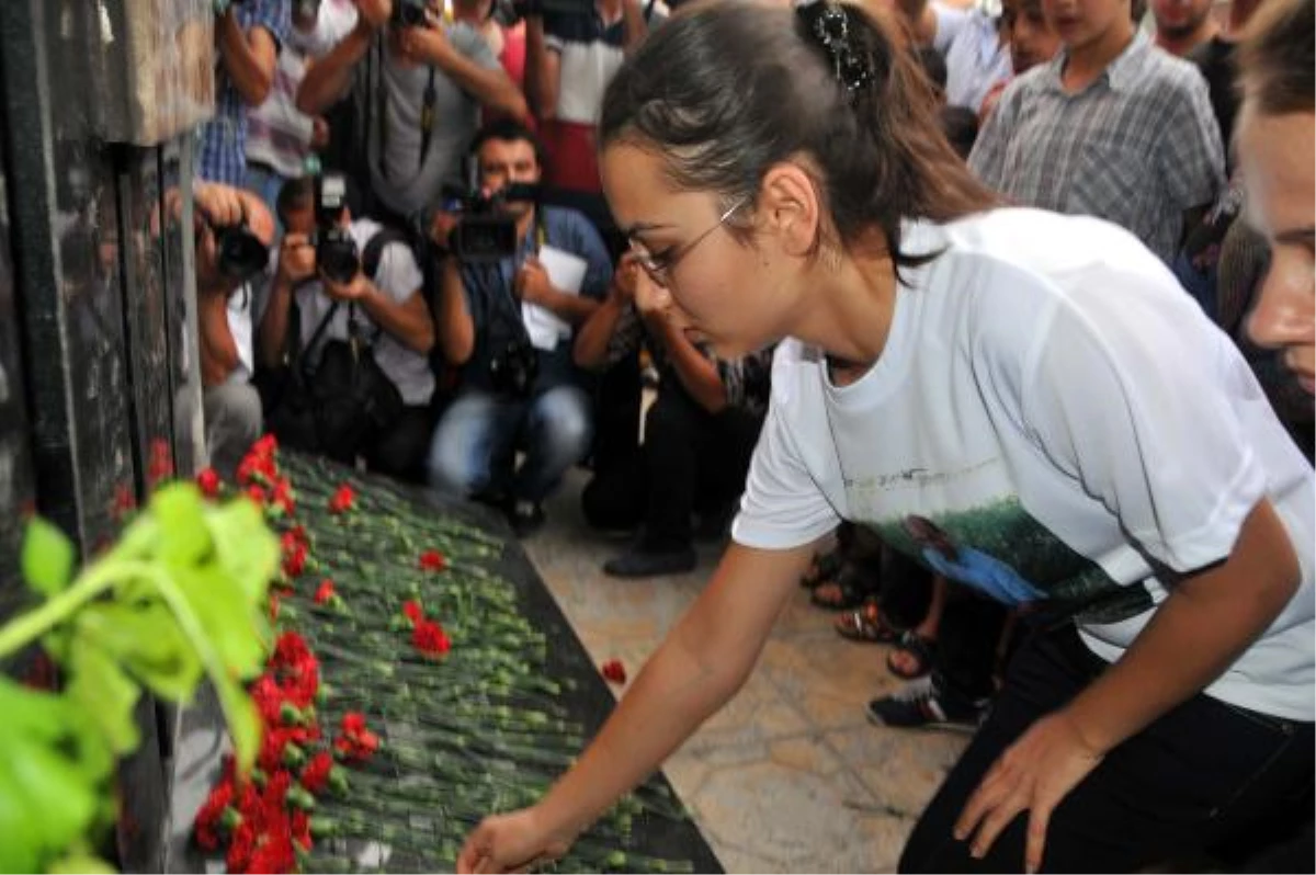 Gaziantep\'te Bombalı Saldırı Kurbanları Anıldı