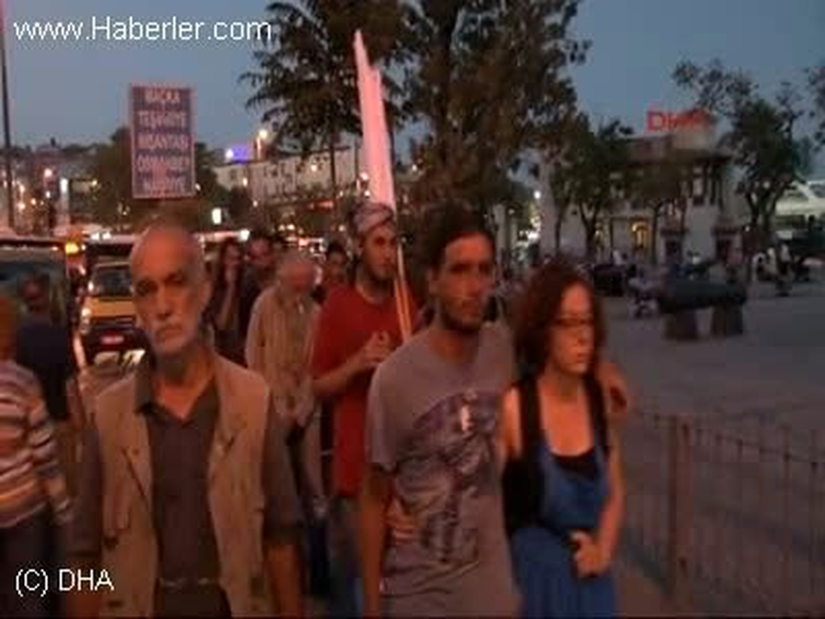 Gezi Parkı\'na Yürümek İsteyen Gruba Müdahale
