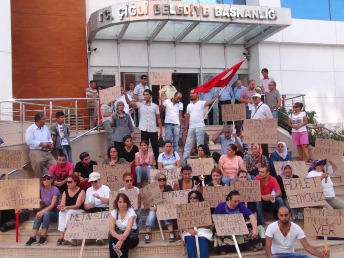 İzmir\'de Kooperatif Mağdurları Oturma Eylemi Yaptı