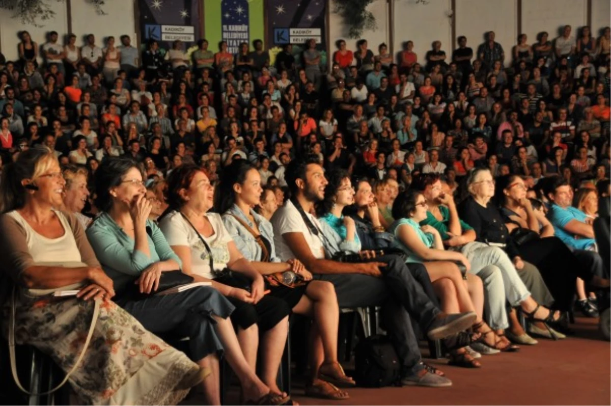 Kadıköy Belediyesi Tiyatro Festivali Başladı